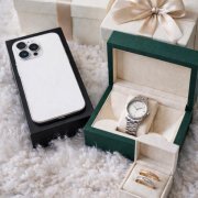 MEMEHUNTER - Айфон купи, ресторан плати